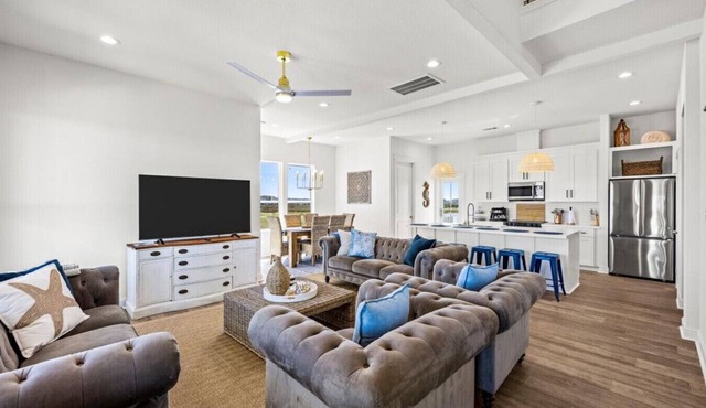 Sunset Point- Cozy beach home/short drive to beach