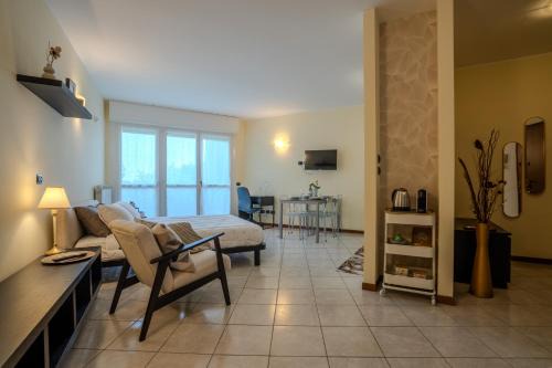Sunset Studio - studio apartment & garage, near A8 highway