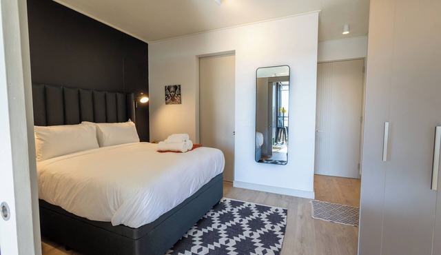Sunshine filled Apartment in Rosebank