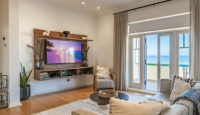 Surfers Corner Luxury Penthouse