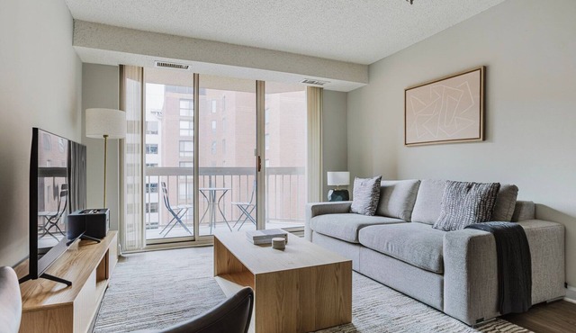 Sweet Foggy Bottom 1BR w/Gym & A/C, near GWU & Groceries, by Blueground