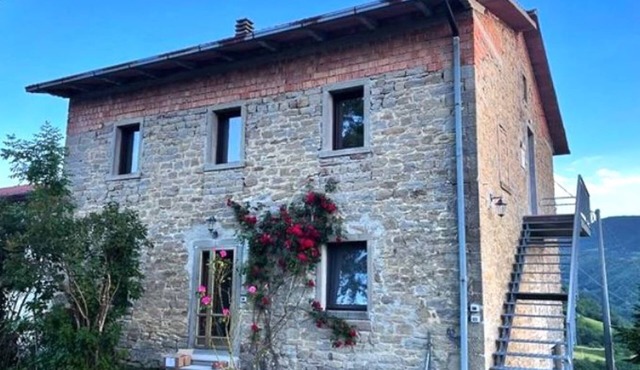 Sweet home in the forest with mountains view - perfect for family and relax