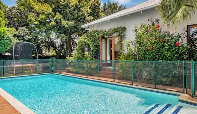 Sweet Swithins – Cozy 1-Bedroom Cottage in Welcoming Johannesburg Neighborhood.