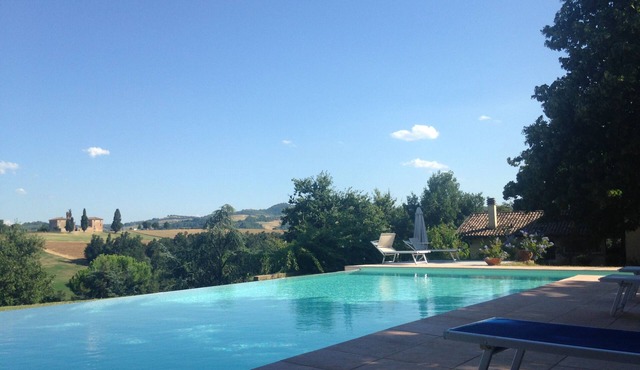 Swimming pool and relax on the Bolognese hills between art, engines, great food