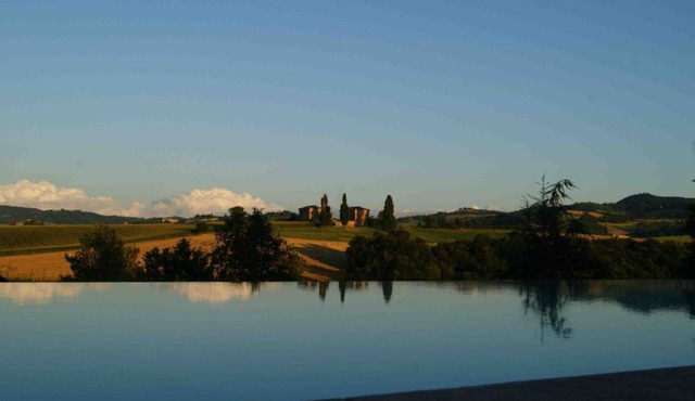 Swimming pool, wellness and relaxation in the hills of Bologna