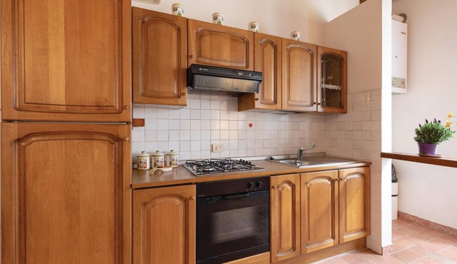 Sympathetic vacation apartment located 5 km from Mercatale in the hills between Umbria and Tuscany.