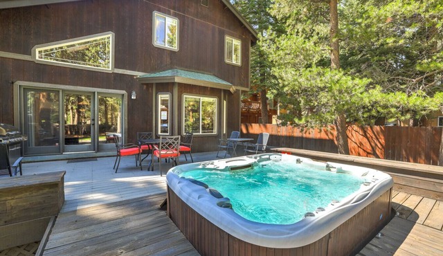 TāHaus - Hot Tub + Pool Table + Dog Friendly