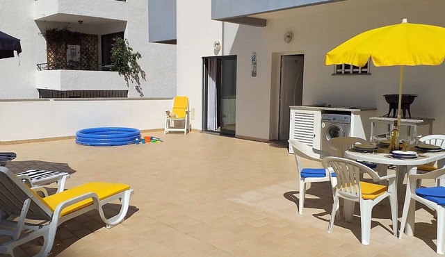 Tahiti- Spacious, Private Parking, Terrace with Sunbeds, 300 meters Beach