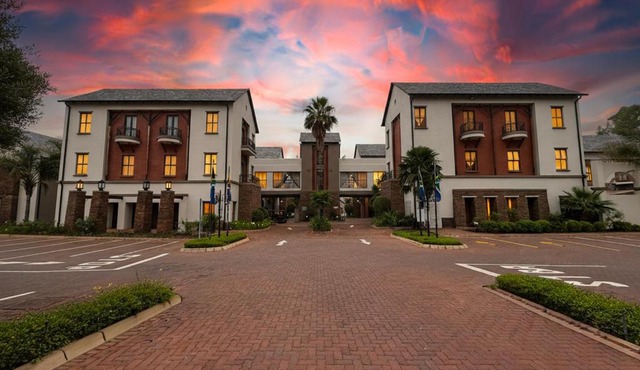 Tayfin Royale Hotel & Conference Centre