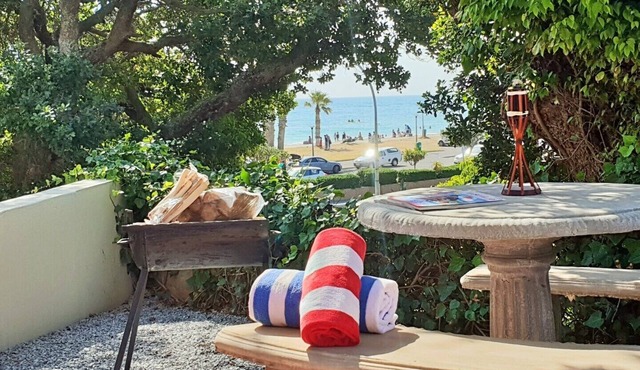 'Terrace On Sea' - Central 2 Bedroom townhouse less than 1 min walk to the beach