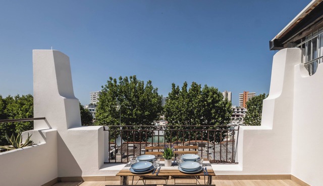 Terrace with view of the harbor - 5 min to the beach
