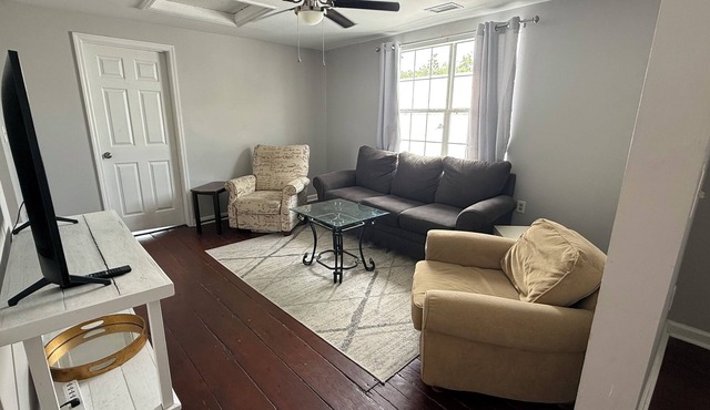 Terrific 3-bedroom apartment with AC in charming Charleston