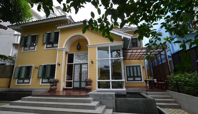 Thai retro style in center of Bangkok near Pratunam,Central world,Airport link.