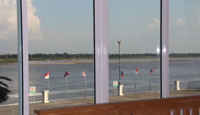 Thatphanom River View Hotel