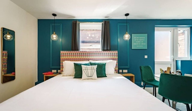 The Adelphi | Super King Studio w/Private Parking