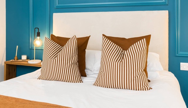 The Adelphi | King Studio w/Free Private Parking