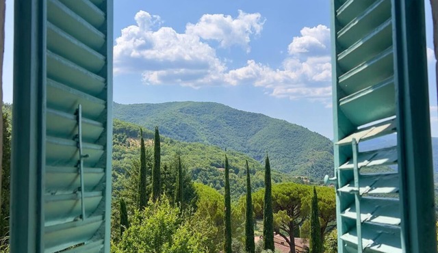 The Ancient Farmhouse in Caiano – a dive into history, books, nature.