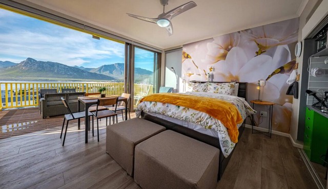 The Butterfly Villa - Glass Suite: Unique apartment with ocean & mountain views