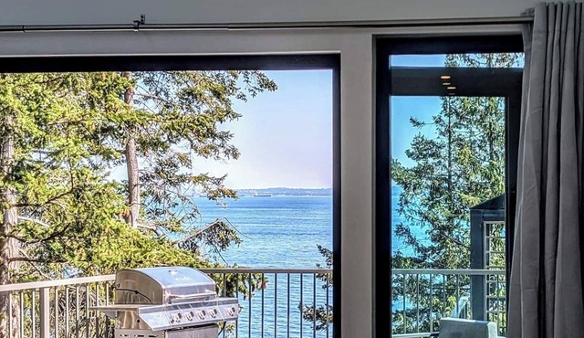 “The Cabanas on Bowen 2 – Ocean Front Cabin