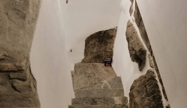 The cave, medieval village between history and Art