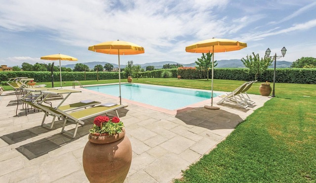 The conversion of a former hayloft resulted in this well-kept, panoramic vacation home, located abou