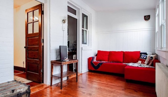 ✢ The E St Retreat ✢ Lovely 3-BR Nestled between H St & Eastern Market ✢