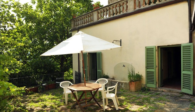 The Farmhouse of Caiano between nature, culture and swimming pool