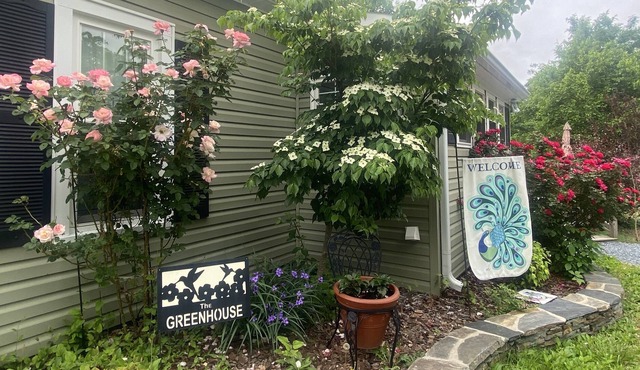 The Green House Beautiful Vintage Cottage