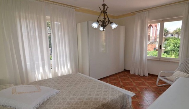 The house of Ambra, 100m. from beach, balconies-parking-wi-fi- A. C.- ascens