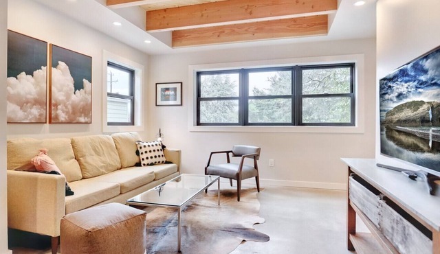 The Hygge Haven | Sleeps 4 | Convenient Location