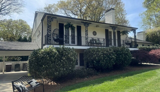The Nola House- Starmount Neighborhood