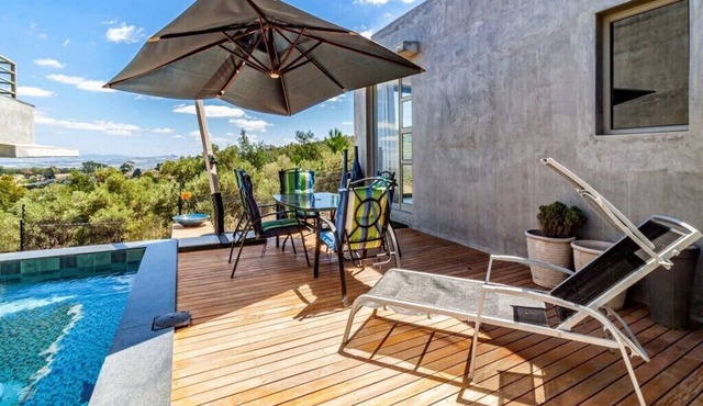 The ultimate venue to relax & enjoy the views close to restaurants, wine farms,