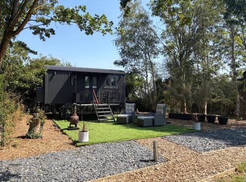The Willow Luxury Hut Cotswolds & Stratford