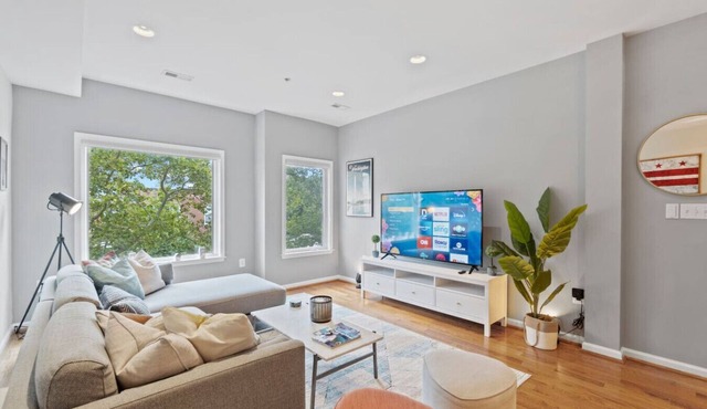 The Wilson | Shaw Duplex | 4BR Private Suites