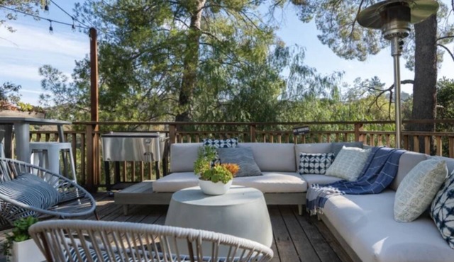 THE Zen Treehouse Retreat- Great Views and Peaceful Decks!