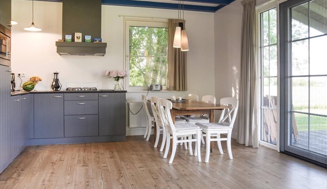 This 6-person vacation home is located in the village of Schellinkhout on the Markermeer lake.