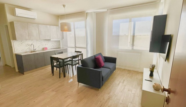 This apartment is located in Prato, in a strategic area just a few meters from the Pecci Museum of Contemporary Art and 15 km from Florence. It is situated in front of the Prato Courthouse, near the central train station and the Prato Est highway exit.Id