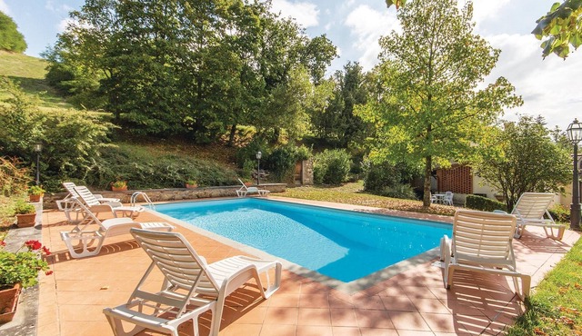 This beautiful and tastefully furnished vacation villa is located in the green hills of Mugello, rea