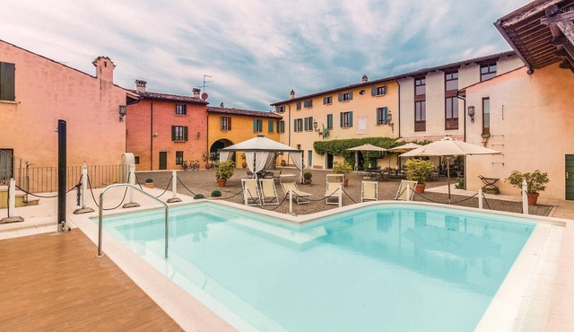This cozy apartment is located in a complex with a total of 12 apartments in a characteristic and we