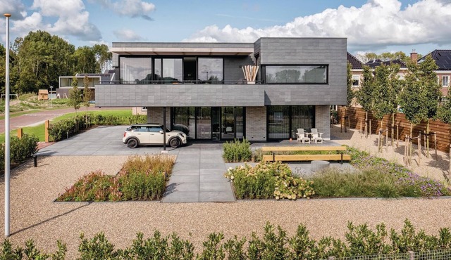 This vacation home in Alkmaar offers comfort combined with a beautiful panoramic view.