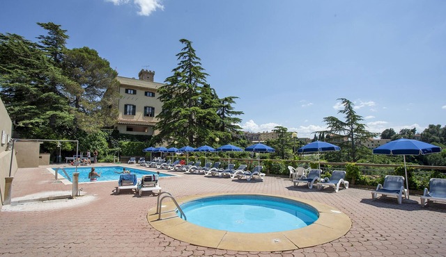 Three rooms apartment With swimmingpool in Residence Villa Elena