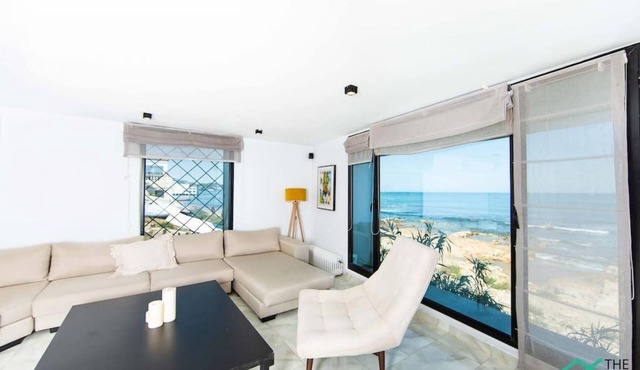 Les Pieds Dans l'Eau Apt de luxe avec vue sur mer