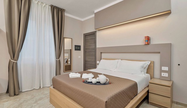 TOC TOC-ROOM 85-Double Shower.650m from the Central Station,900m from the Center