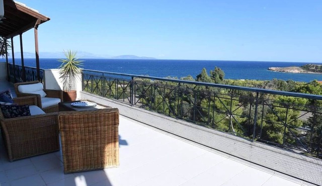 Top floor 3bed 2bath with stunning 360 view