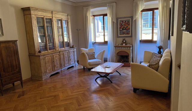 Top floor in historic building in downtown Prato, with garage within walking distance