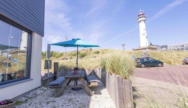 Top location! Next to lighthouse, beach 50m FLOW