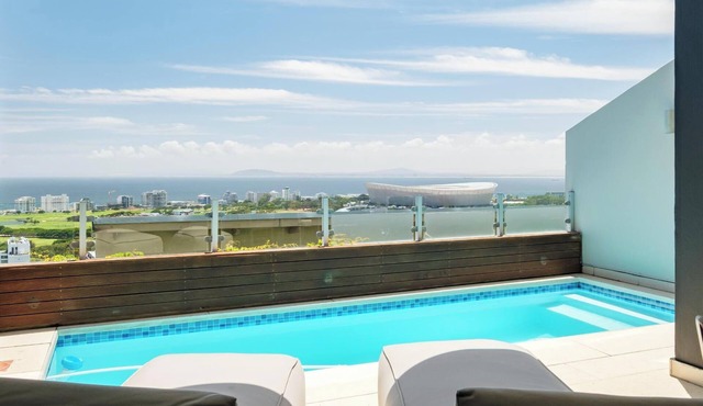 Top Urban Escape w Pool and Ocean View Villa Alexa