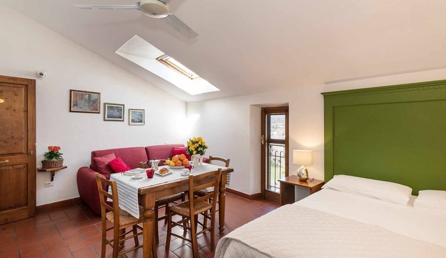 Topazio studio flat with valley view