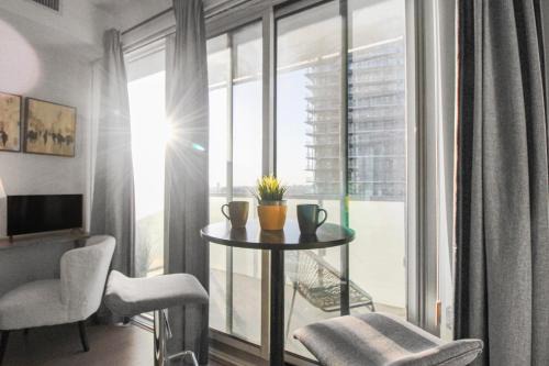 Toronto Luxe Suite - Steps to CN Tower, Rogers Centre & Harbourfront - Walk score 10