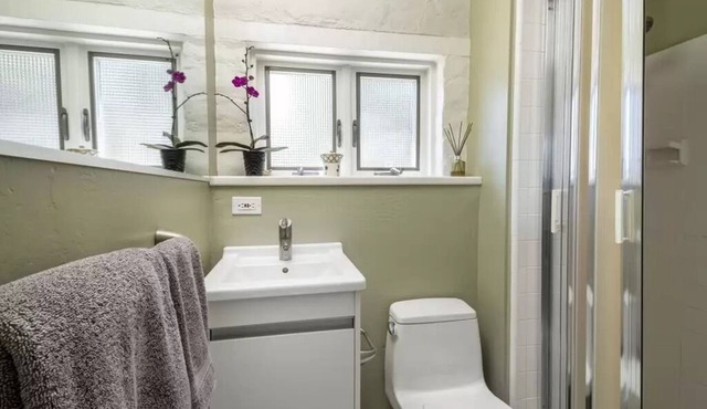 Tranquil 3 bedroom 2 bath house with Central AC